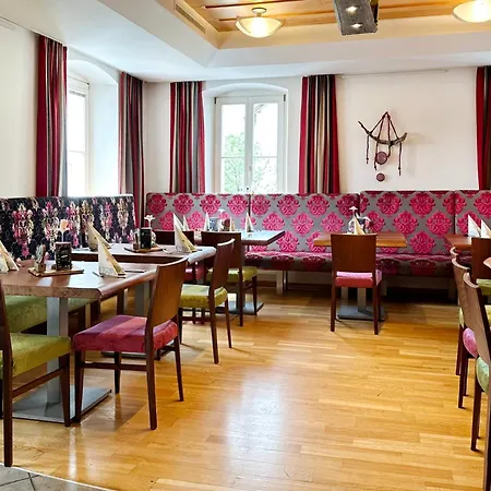 Tirolerhof Doelsach 여관 *