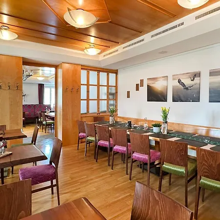 Tirolerhof Doelsach 여관 리엔츠